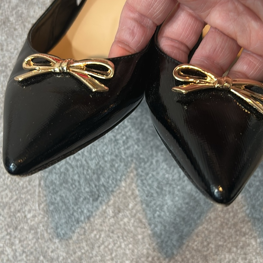 Kate Spade Black Slingback Heels with signature bow & logo. Original box. Size 7 - Picture 4 of 7